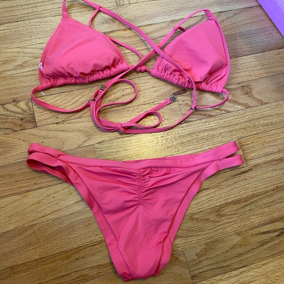 Pink strappy bikini - Picture 2 of 3